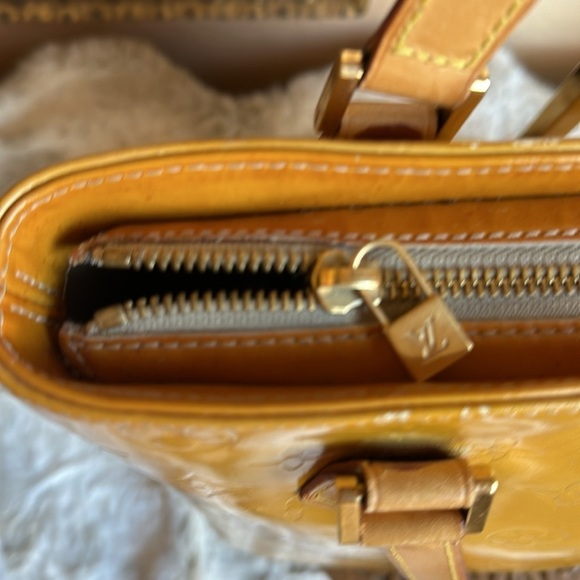 Louis Vuitton Vintage Yellow Vernis Houston Bag - Picture 4 of 16